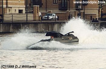 On location with the action unit for the James Bond 007 film 'The World is not Enough'. An exciting boat chase filmed on the River Thames in London