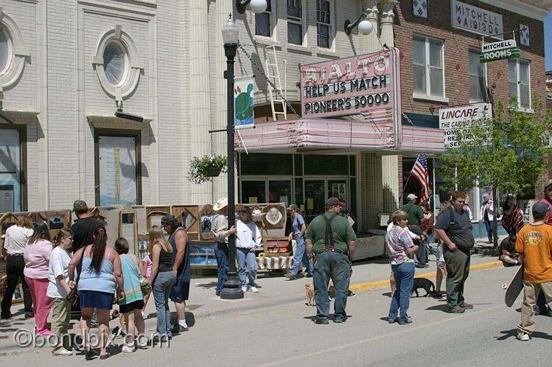 Deer-Lodge-Parade_14832.jpg - Crowds in front of the Rialto Theater on Main Street during the Territorial Days Parade in Deer Lodge Montana, June 14th 2008