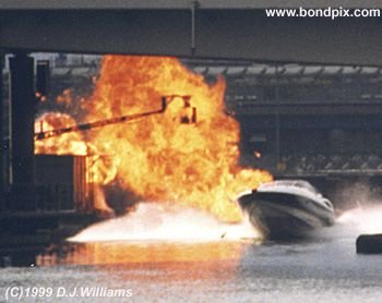 On location with the action unit for the James Bond 007 film 'The World is not Enough'. An exciting boat chase filmed on the River Thames in London